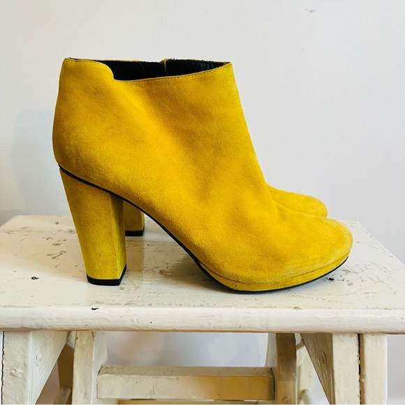 Geox yellow suede booties excellent condition - Picture 2 of 11